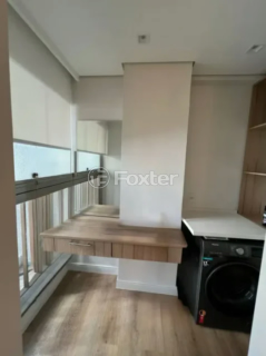 Image 21 - 984557
