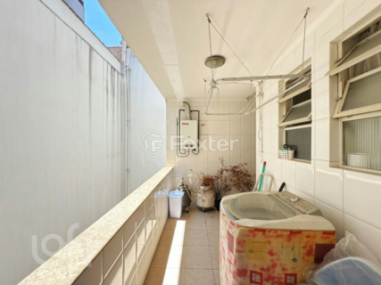 Image 21 - 984607