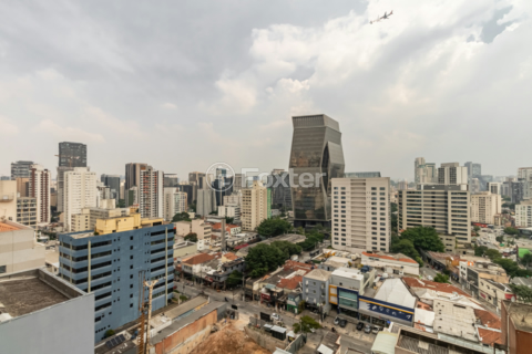 Image 25 - 984611