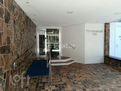 Image 21 - 984649