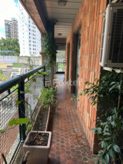 Image 6 - 984663