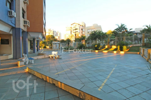 Image 26 - 984982
