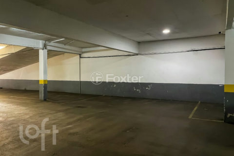 Image 34 - 984982