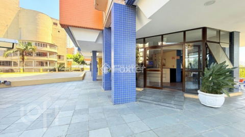 Image 31 - 984982