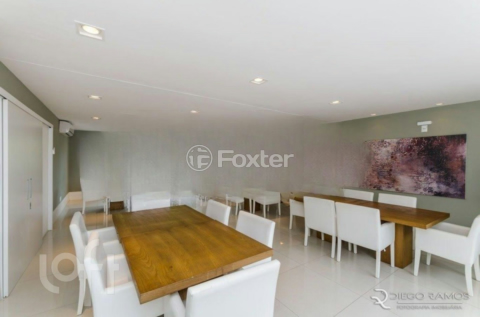Image 31 - 984988
