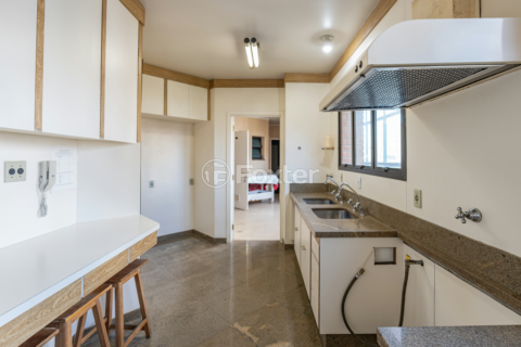 Image 32 - 985183