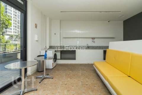 Image 37 - 985568