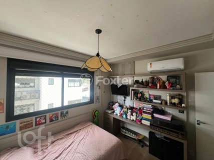 Image 16 - 985671