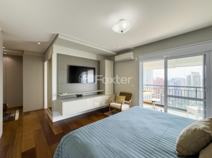 Image 30 - 985799