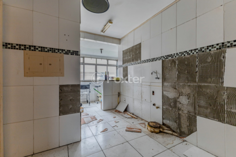 Image 21 - 986055