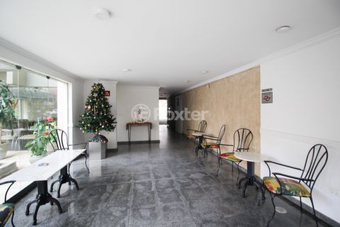 Image 33 - 986332