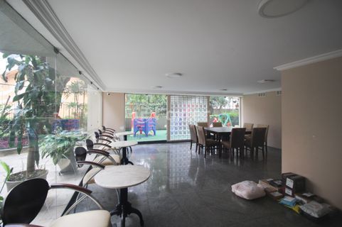 Image 34 - 986332