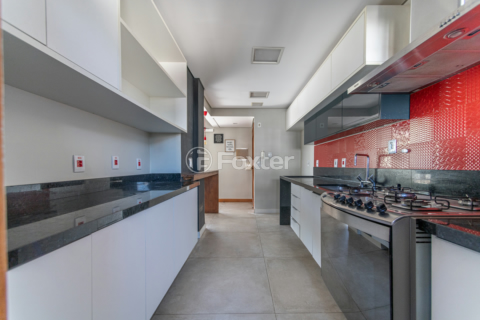 Image 21 - 986360