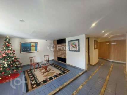 Image 38 - 986740