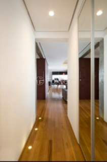 Image 11 - 987332