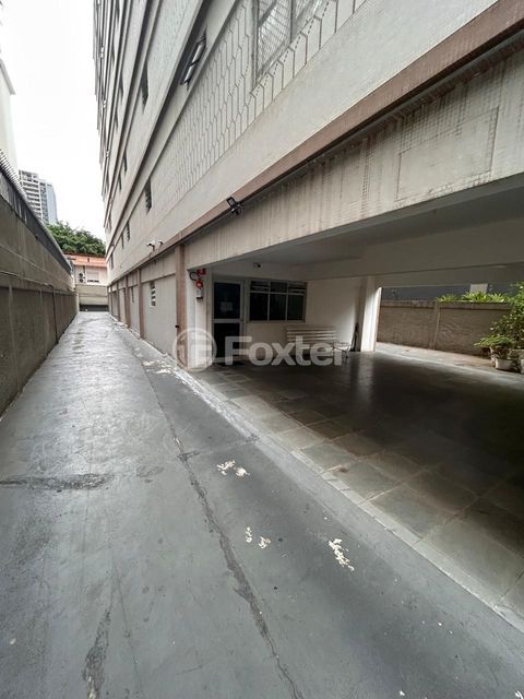 Image 15 - 987333