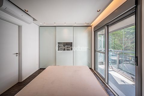 Image 32 - 987334