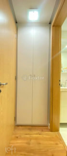 Image 17 - 987564
