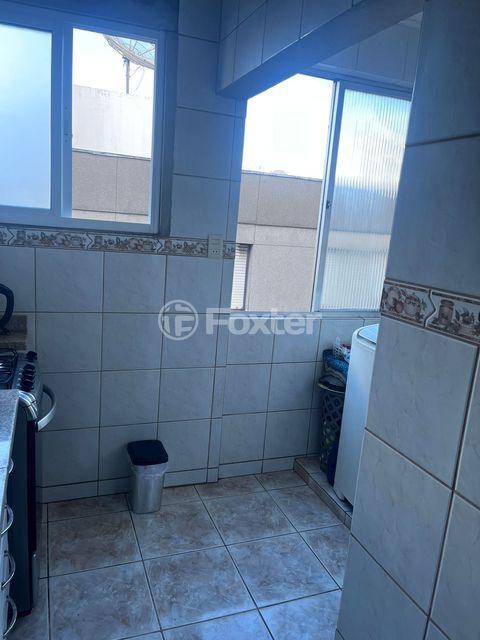 Image 8 - 987937