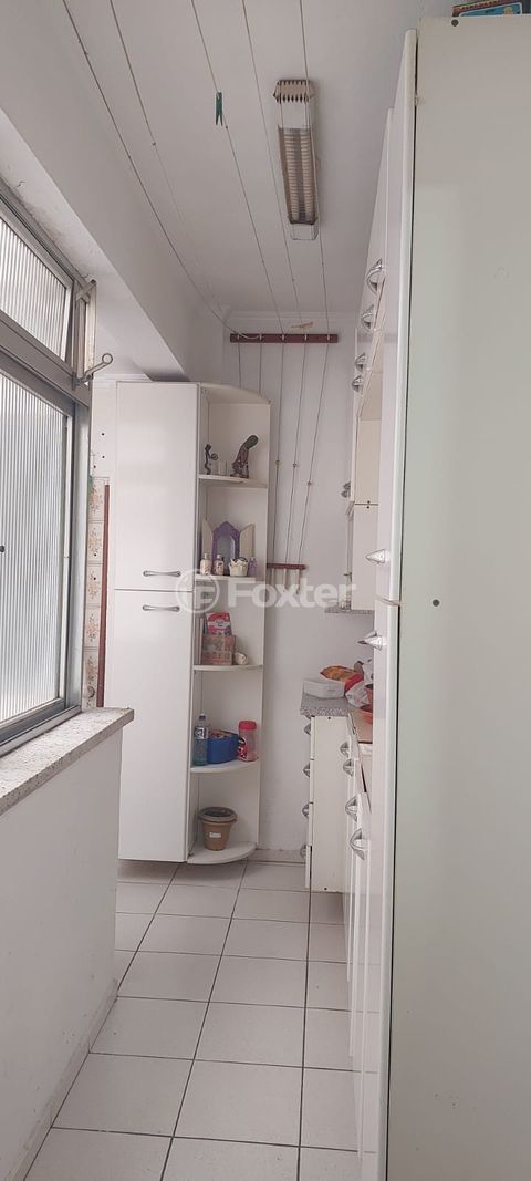 Image 7 - 987992