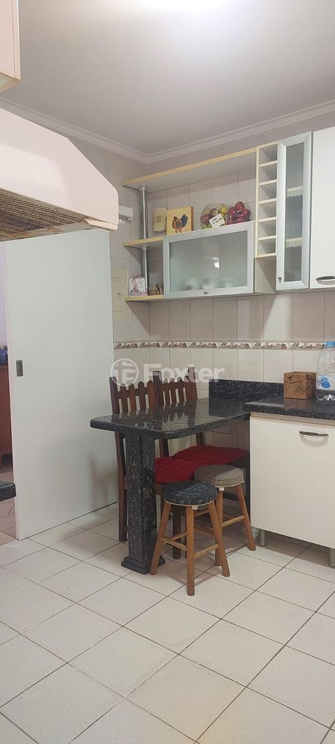 Image 5 - 987992