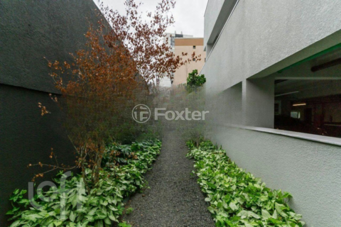 Image 52 - 988231