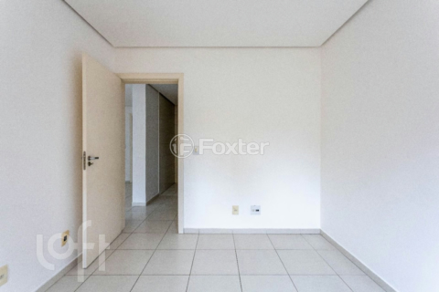 Image 5 - 988409