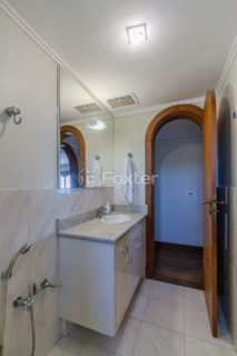 Image 31 - 988550