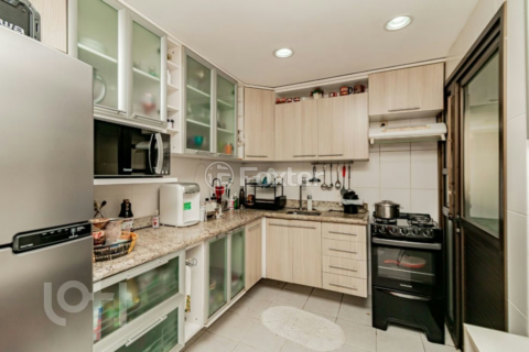 Image 21 - 988559