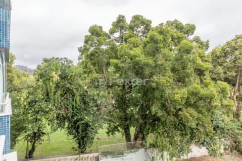 Image 8 - 989104