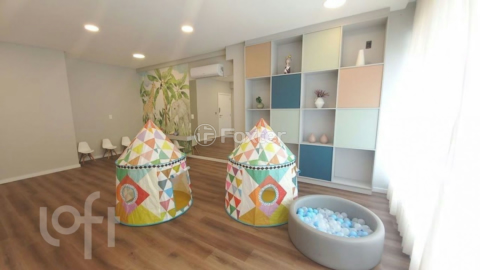 Image 11 - 989353