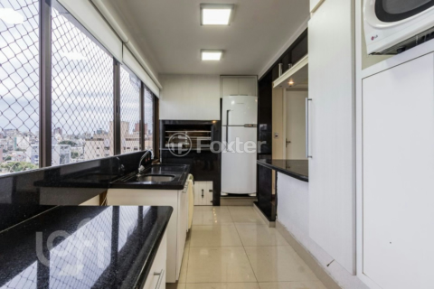 Image 32 - 989436