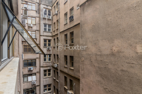 Image 10 - 989459