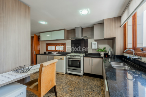 Image 33 - 989713