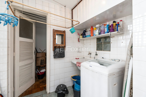Image 32 - 989782