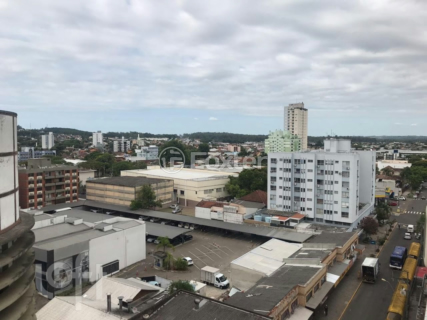 Image 17 - 989858