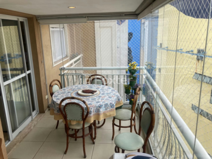 Image 3 - 989984