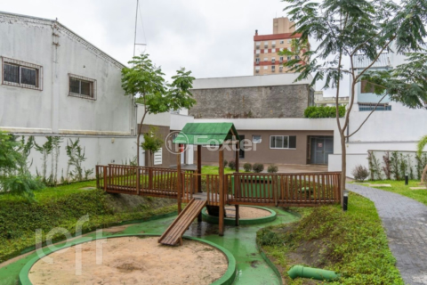 Image 31 - 990041