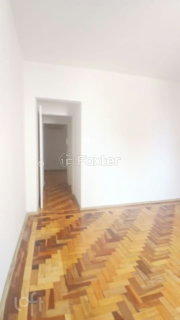 Image 21 - 990049