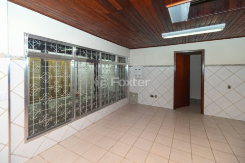 Image 37 - 990238