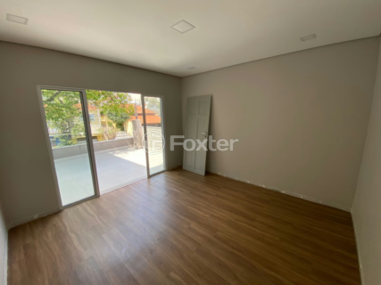Image 10 - 990246