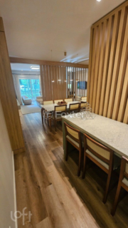 Image 24 - 990500