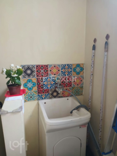 Image 19 - 990504