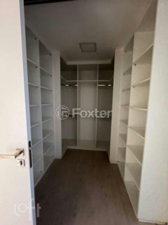Image 21 - 990512