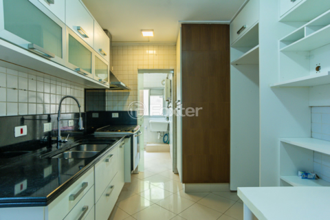 Image 21 - 990573