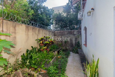 Image 32 - 990596