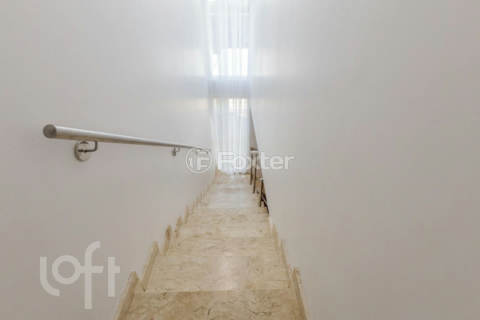 Image 31 - 990613