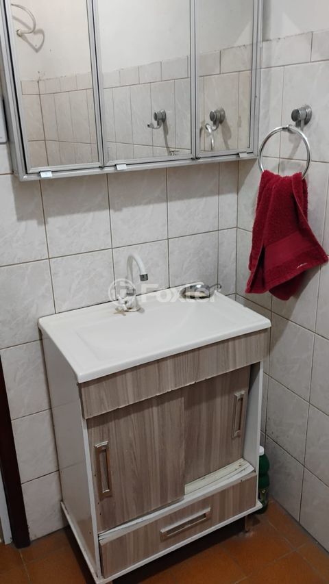 Image 11 - 990799