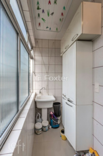 Image 7 - 990852