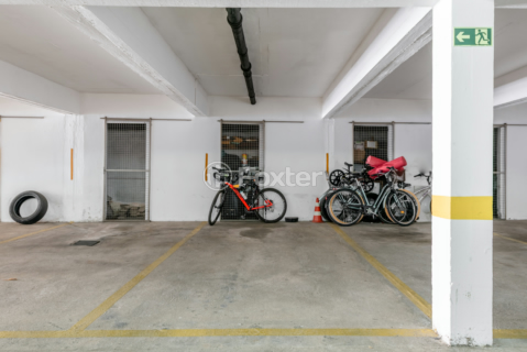 Image 34 - 990955